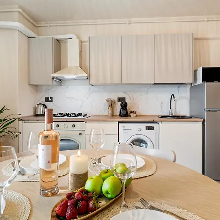 Boho Waves - Infinity Pool &