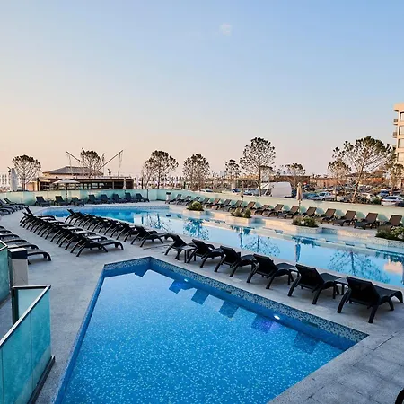 Coco De Mer In Infinity Pool & Spa Resort Apartament *