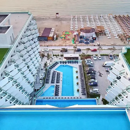 Coco De In Infinity Pool &