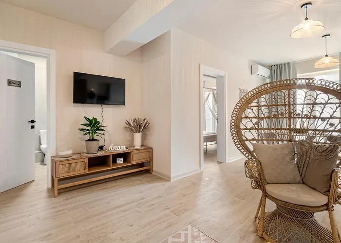 Boho Waves - Infinity Pool &